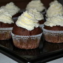 Шоколадные капкейки с белково-масляным кремом