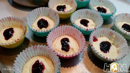 Рецепт творожных кексиков с кремом и джемом