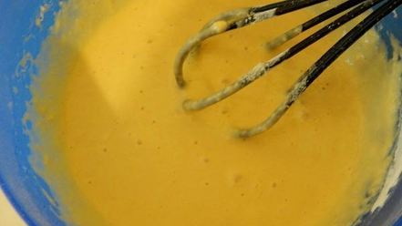 Рецепт закусочного сырного кекса с томатами и базиликом