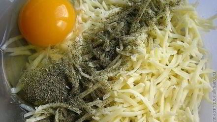 Рецепт хачапури из тертого картофеля с сыром и чесноком