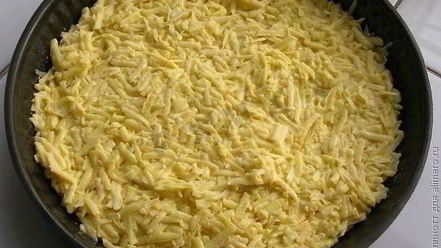 Рецепт хачапури из тертого картофеля с сыром и чесноком