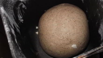 Рецепт черного хлеба с маринованным чесноком