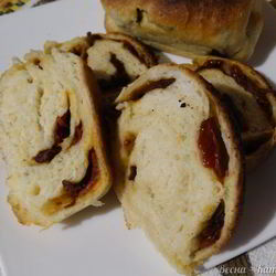 Рецепт Дрожжевого хлеба с вялеными томатами