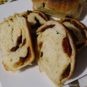 Рецепт Дрожжевого хлеба с вялеными томатами