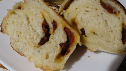 Рецепт дрожжевого хлеба с вялеными томатами