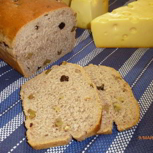 Рецепт Французского хлеба на красном вине, с орехами и изюмом