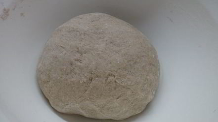 Рецепт французского хлеба на красном вине, с орехами и изюмом