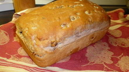 Рецепт французского хлеба на красном вине, с орехами и изюмом