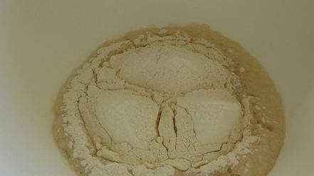 Рецепт французского хлеба на красном вине, с орехами и изюмом