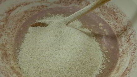 Рецепт французского хлеба на красном вине, с орехами и изюмом