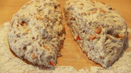 Рецепт хлеба с полбой и цукатами