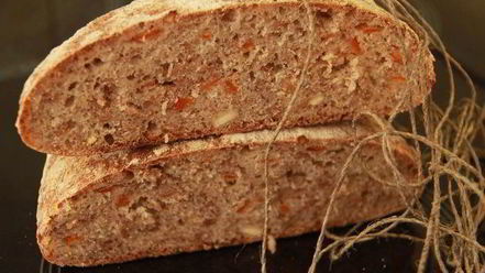 Рецепт хлеба с полбой и цукатами