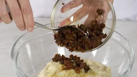 Рецепт хлеба с вялеными помидорами и тимьяном