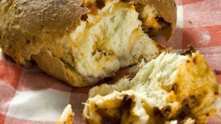 Рецепт хлеба с вялеными помидорами и тимьяном