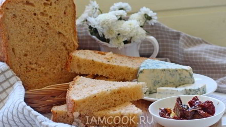 Рецепт хлеба с вялеными томатами и сыром