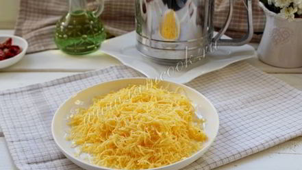 Рецепт хлеба с вялеными томатами и сыром