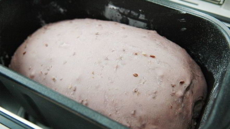 Рецепт орехового хлеба с красным сухим вином в хлебопечке