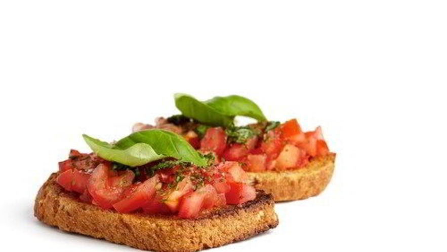 Рецепт поджаренного хлеба с помидорами и базиликом