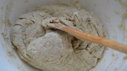 Рецепт пшенично-ржаного хлеб с изюмом и орехами