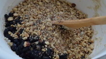 Рецепт пшенично-ржаного хлеб с изюмом и орехами