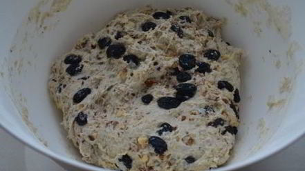 Рецепт пшенично-ржаного хлеб с изюмом и орехами