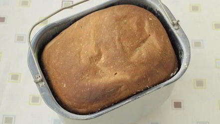 Рецепт пшеничного хлеба с сушеной петрушкой в хлебопечке