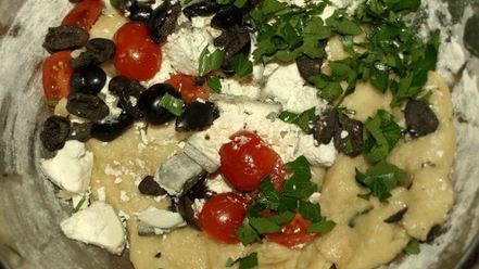 Рецепт сырного хлеба с маслинами и помидорами черри