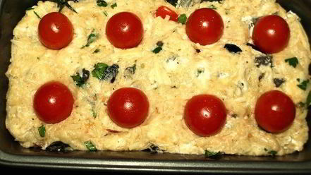 Рецепт сырного хлеба с маслинами и помидорами черри