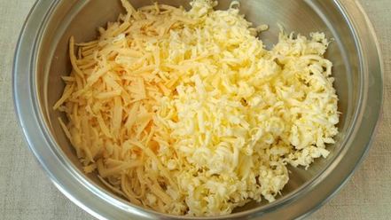 Рецепт запеченного батона с сыром и чесноком