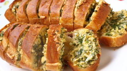 Рецепт запеченного батона с сыром и чесноком