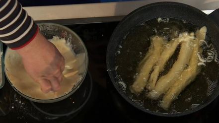 Рецепт хвороста из трески и семги с огуречной райтой