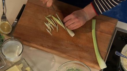 Рецепт хвороста из трески и семги с огуречной райтой