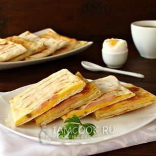 Рецепт Конвертиков из лаваша с сыром и ветчиной