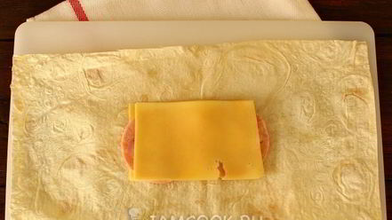 Рецепт конвертиков из лаваша с сыром и ветчиной