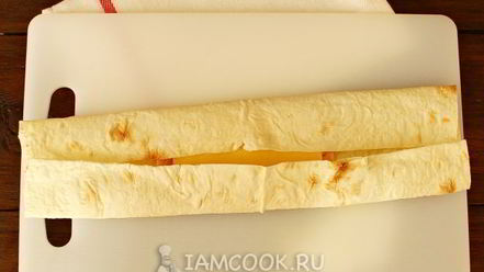 Рецепт конвертиков из лаваша с сыром и ветчиной