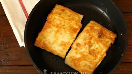 Рецепт конвертиков из лаваша с сыром и ветчиной