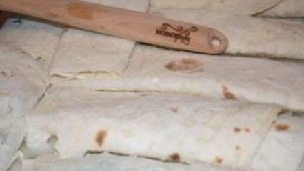 Рецепт рулетиков из лаваша с сыром