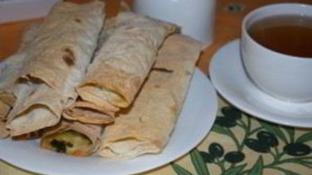 Рецепт рулетиков из лаваша с сыром