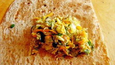 Рецепт закуски из лаваша с курицей и баклажанами