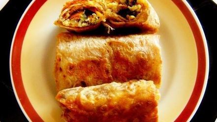 Рецепт закуски из лаваша с курицей и баклажанами