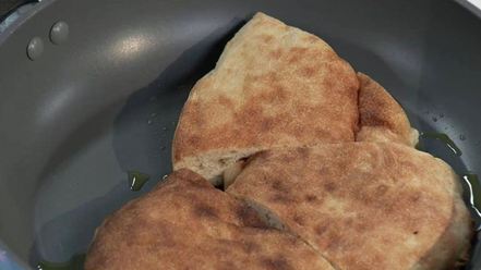 Рецепт закуски из лаваша с соусом из перца