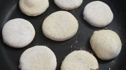 Рецепт батбутов — миниатюрных марокканских лепешек