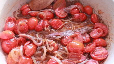 Рецепт фокаччи с помидорами и анчоусами