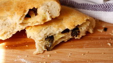 Рецепт фокаччи с сыром и базиликом