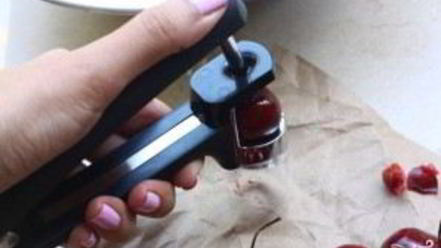 Рецепт фокаччи с вишней и розмарином