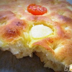 Рецепт Картофельной фокаччи с томатами и чесноком