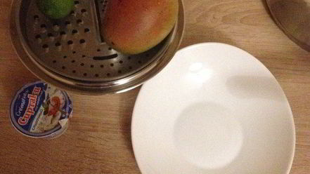 Рецепт кусочков курицы в индийской лепешке с манго и лаймовой заправкой