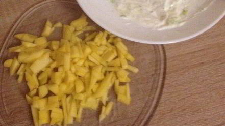 Рецепт кусочков курицы в индийской лепешке с манго и лаймовой заправкой