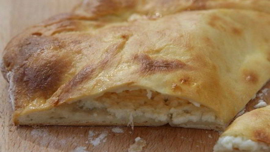 Рецепт лепешки с моцареллой, фетой и орегано