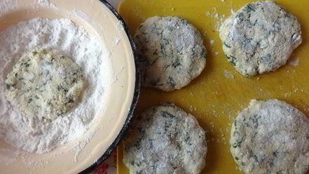 Рецепт лепешек из брынзы с зеленью